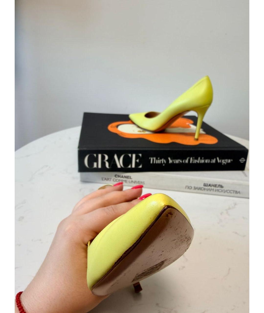 GIANVITO ROSSI Желтые лодочки на низком каблуке из лакированной кожи, фото 3