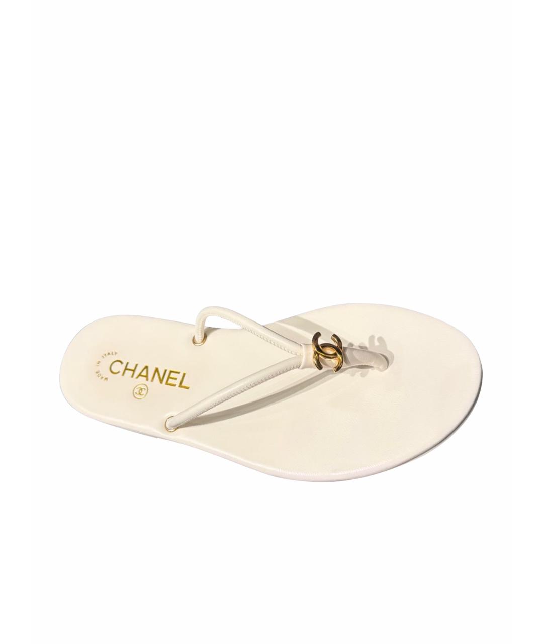 CHANEL Белые кожаные шлепанцы, фото 1