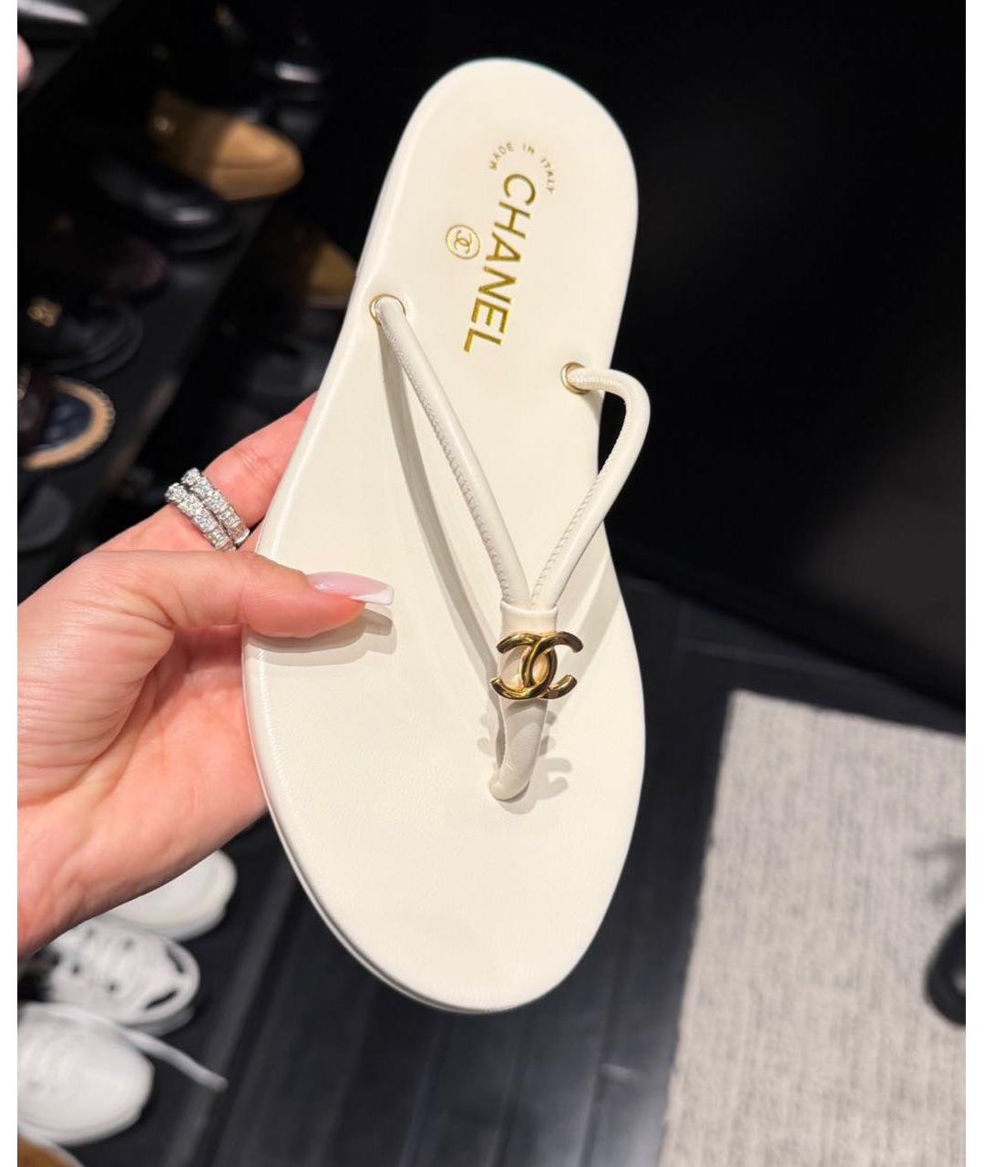 CHANEL Белые кожаные шлепанцы, фото 3