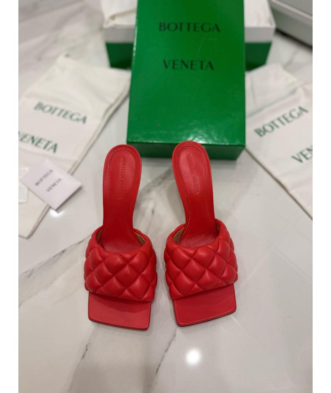 BOTTEGA VENETA Красные кожаные мюли, фото 3