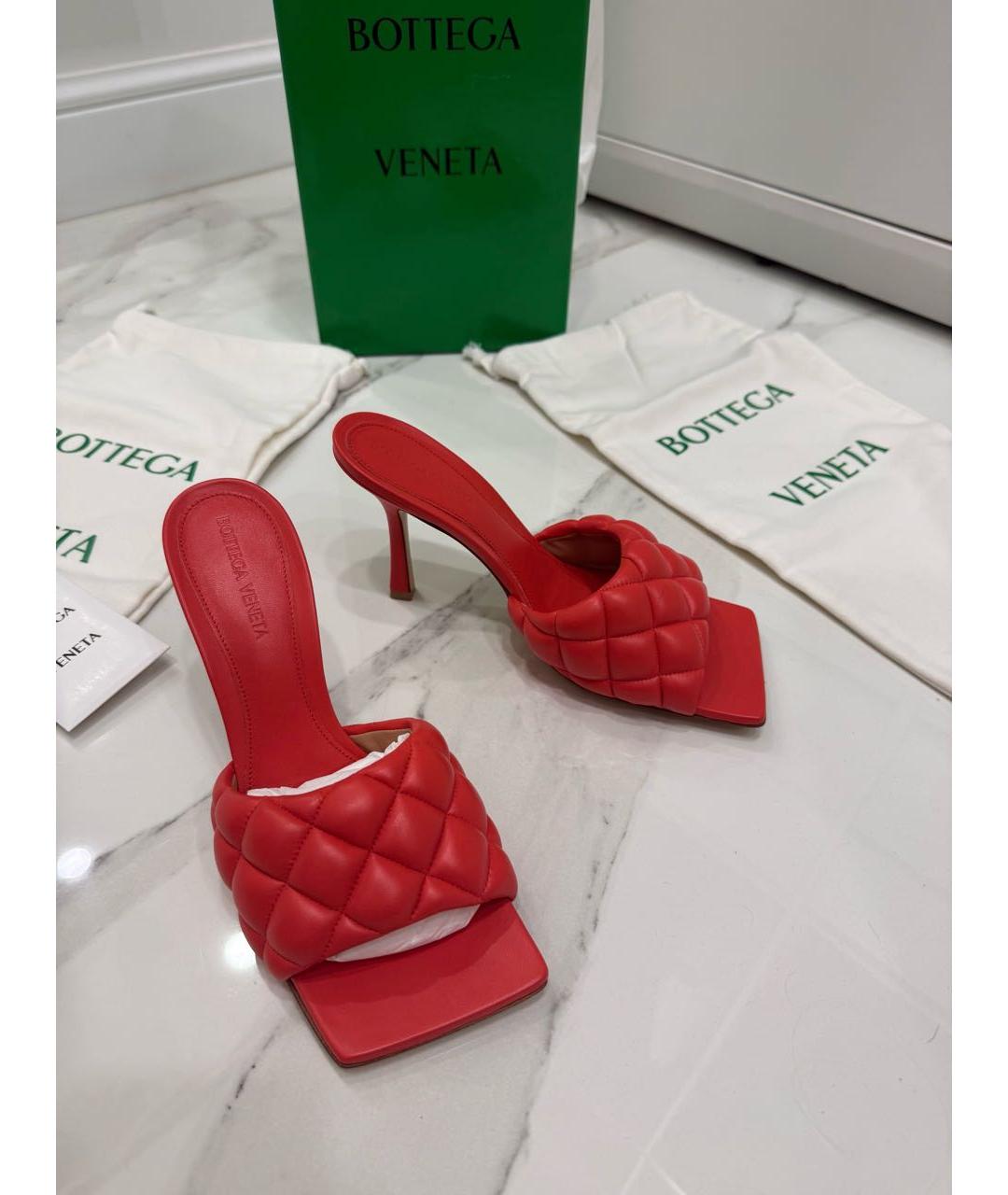 BOTTEGA VENETA Красные кожаные мюли, фото 4