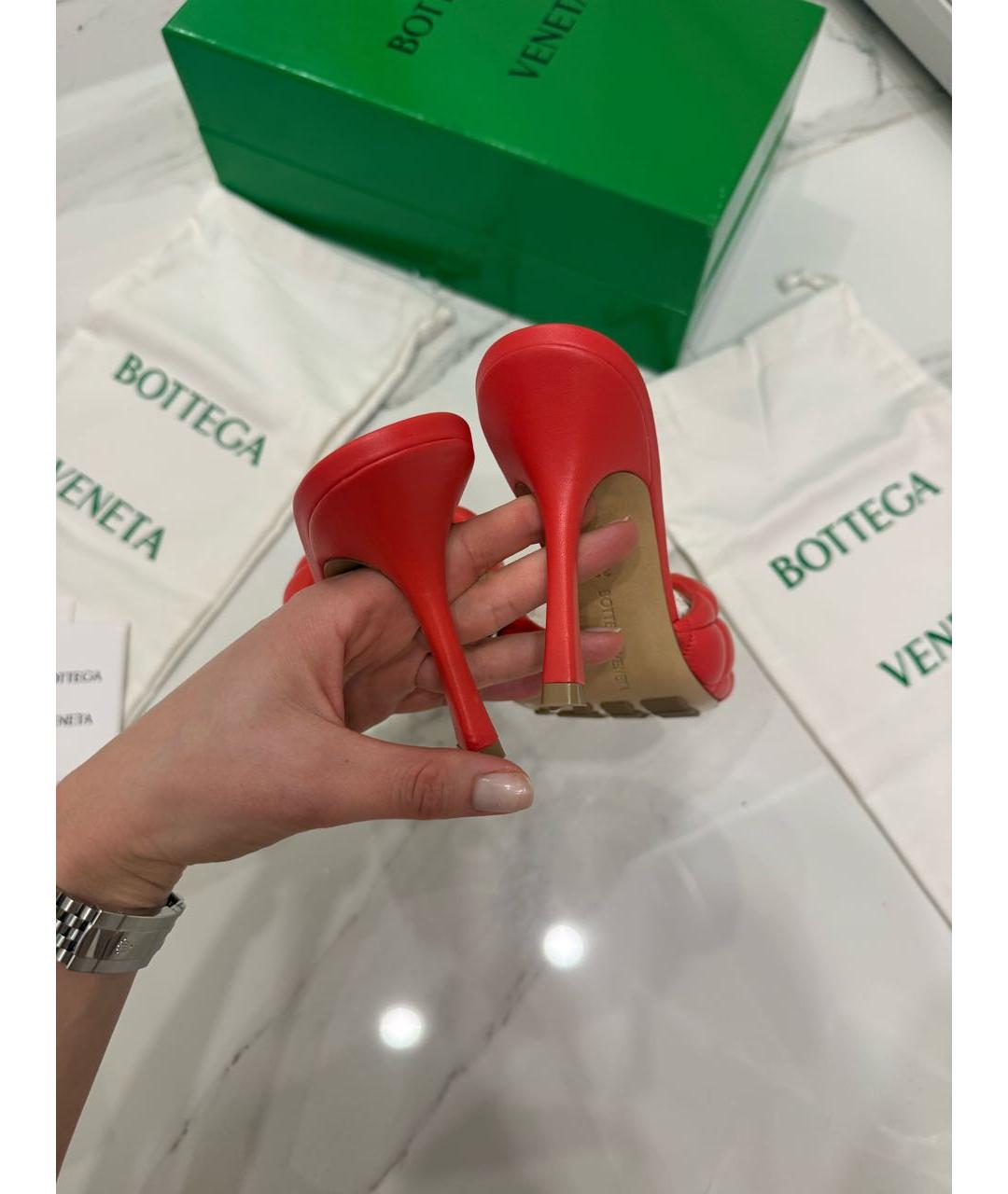 BOTTEGA VENETA Красные кожаные мюли, фото 6