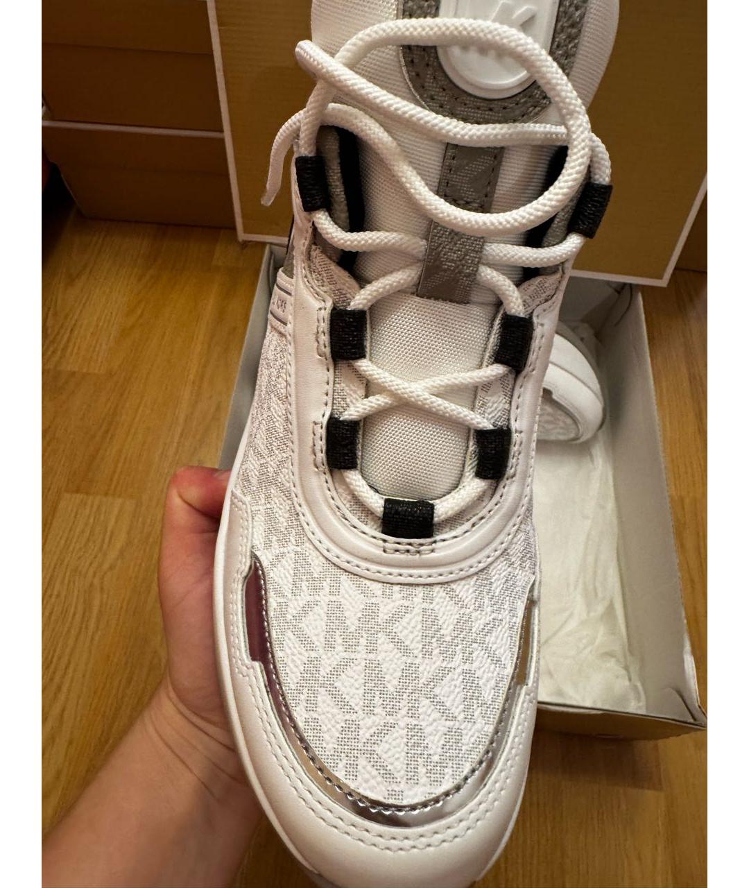 MICHAEL KORS Серые кожаные кроссовки, фото 4