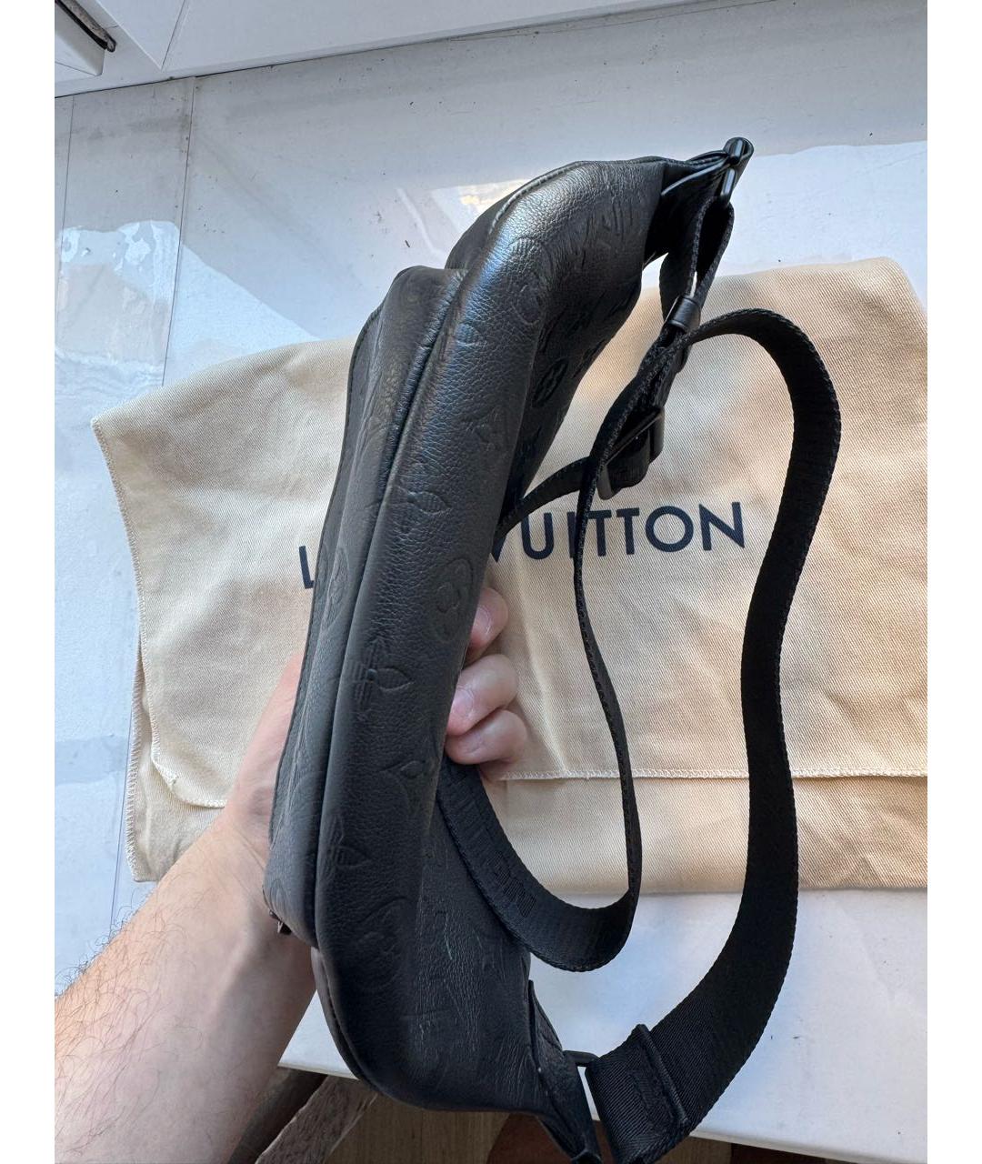 LOUIS VUITTON Черная кожаная поясная сумка, фото 4