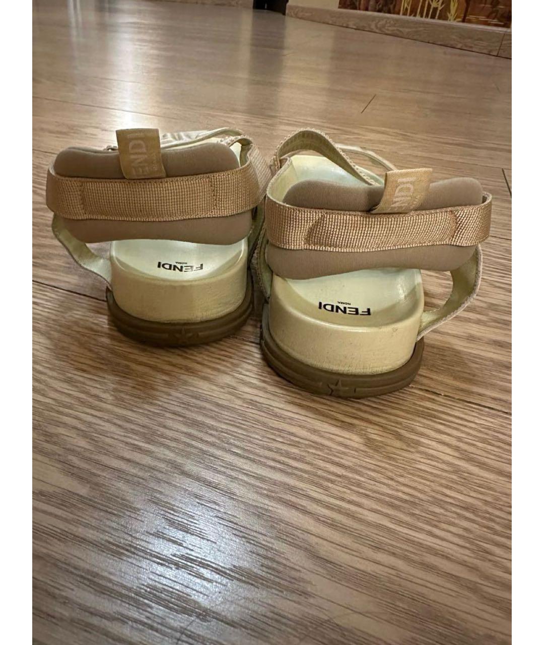 FENDI Бежевые кожаные сандалии, фото 4