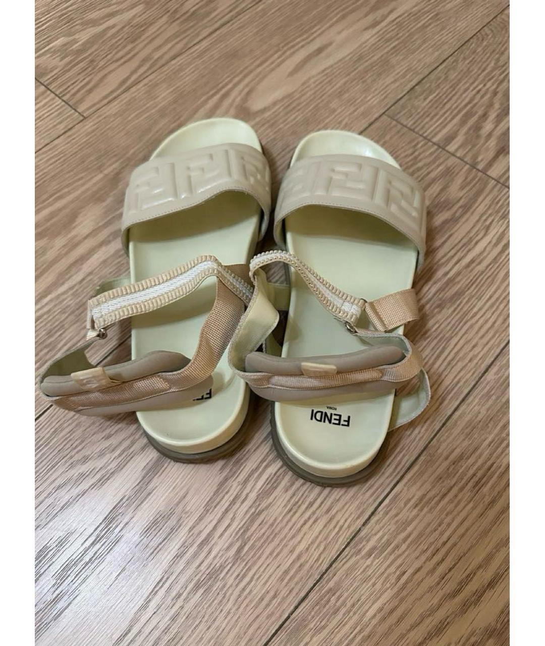 FENDI Бежевые кожаные сандалии, фото 3