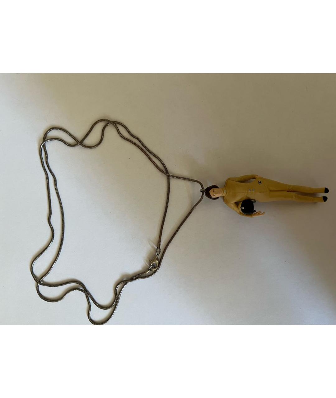 CHANEL Бежевая пластиковая подвеска, фото 3