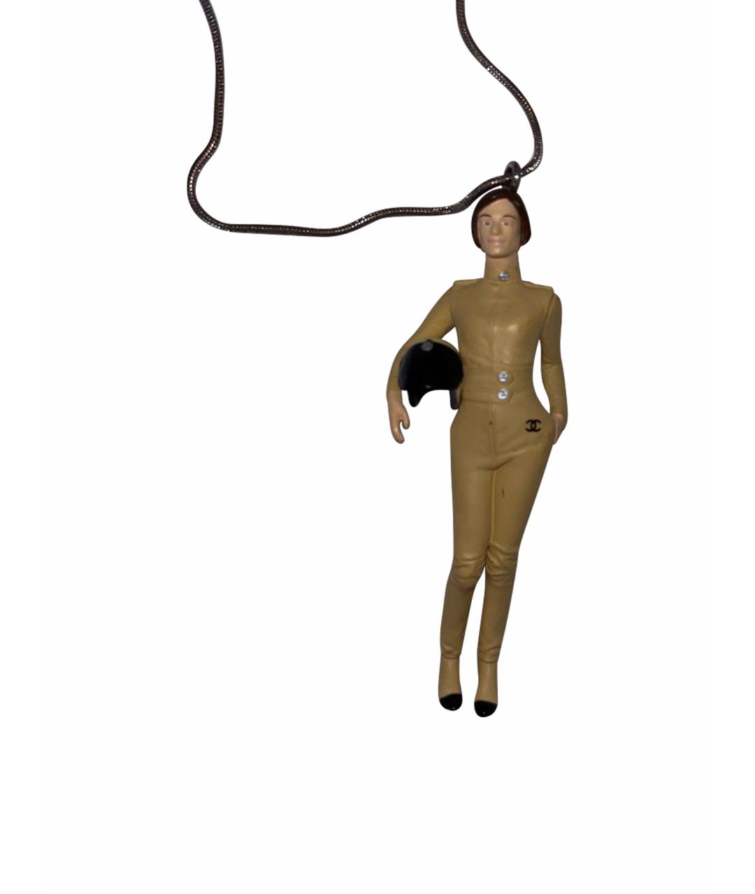 CHANEL Бежевая пластиковая подвеска, фото 1