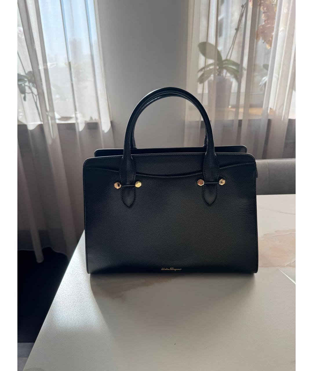 FERRAGAMO Черная кожаная сумка с короткими ручками, фото 4