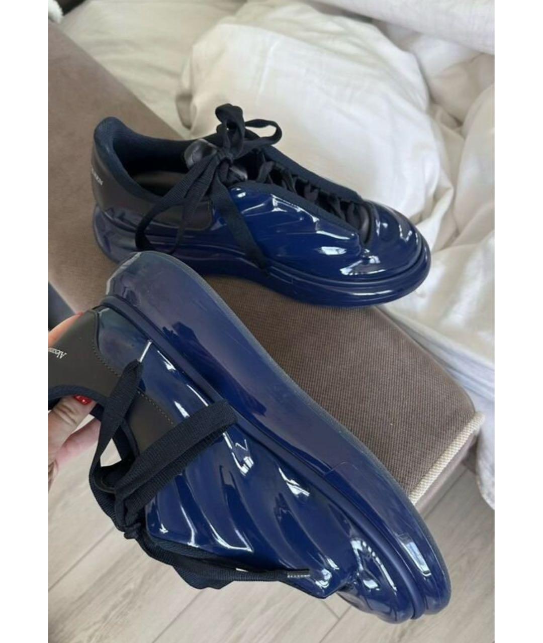 ALEXANDER MCQUEEN Темно-синие низкие кроссовки / кеды из лакированной кожи, фото 4