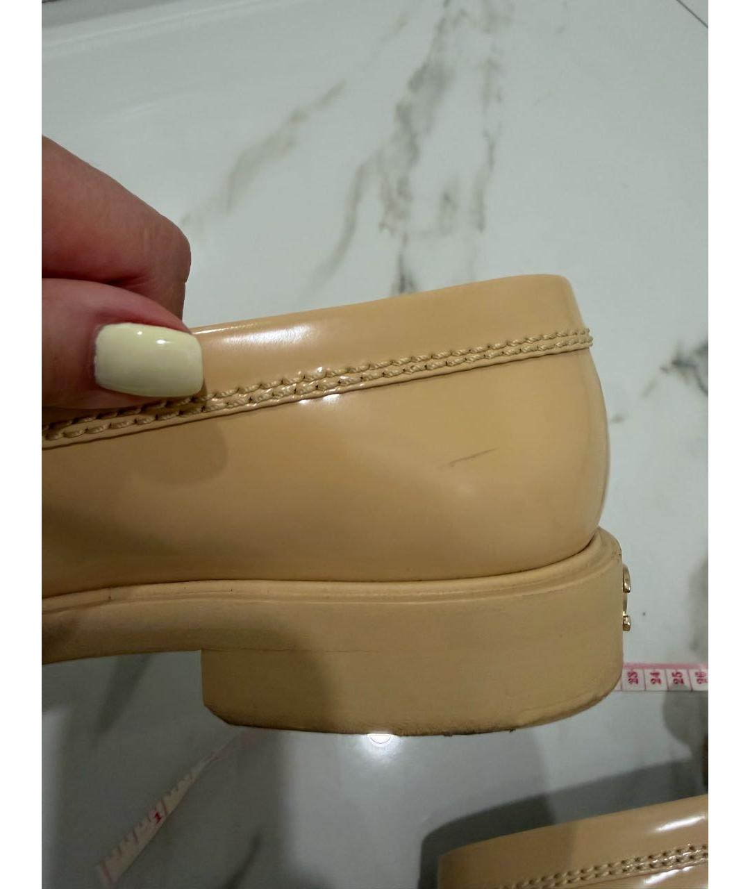 CHANEL Бежевые лоферы из лакированной кожи, фото 6