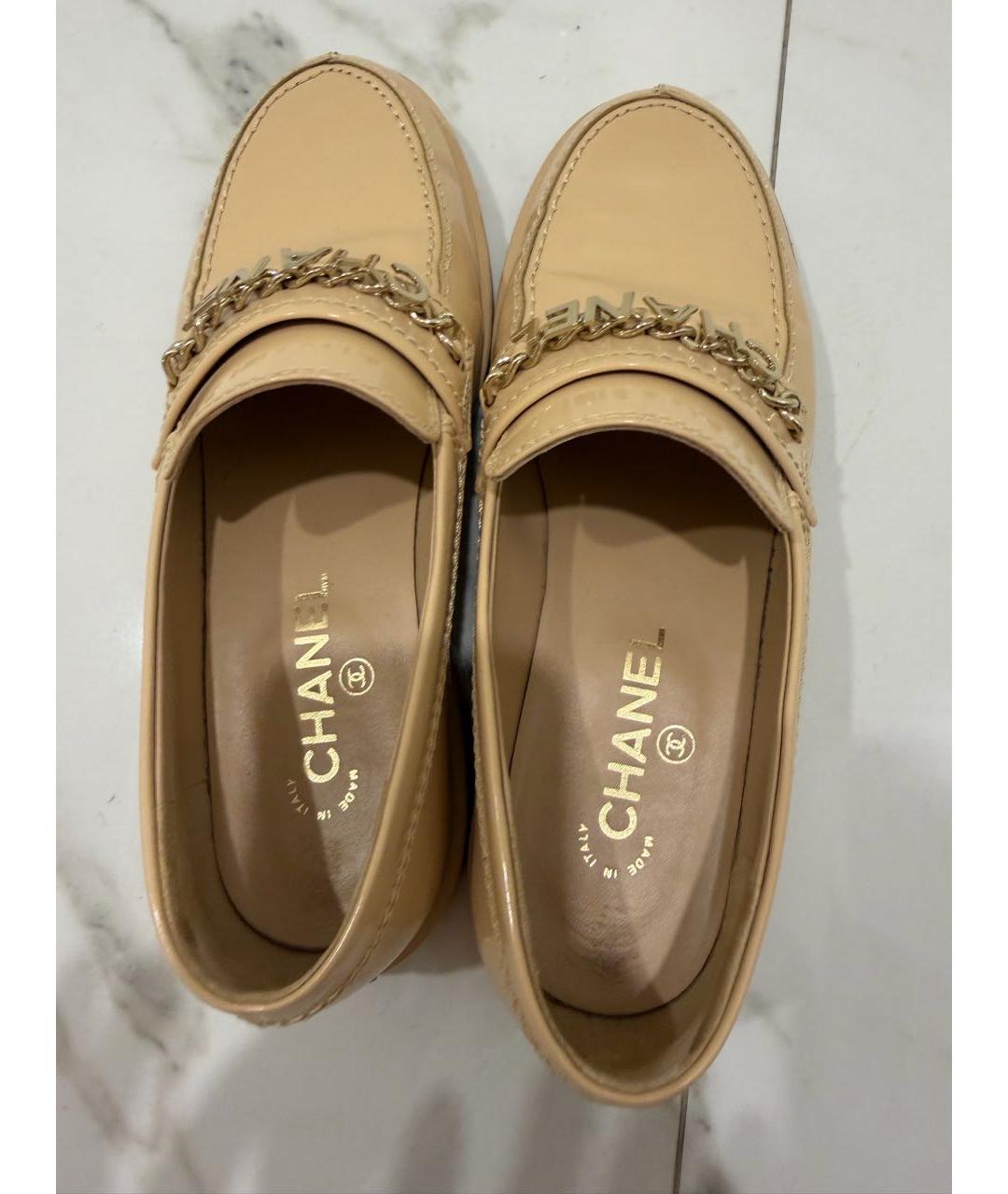 CHANEL Бежевые лоферы из лакированной кожи, фото 7