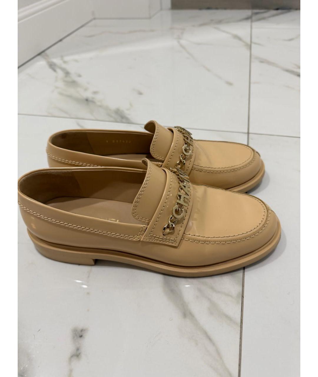 CHANEL Бежевые лоферы из лакированной кожи, фото 8