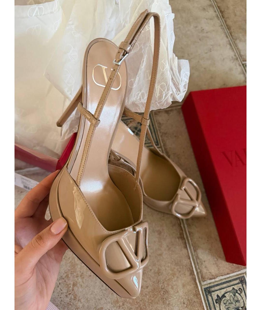 VALENTINO Бежевые туфли из лакированной кожи, фото 7