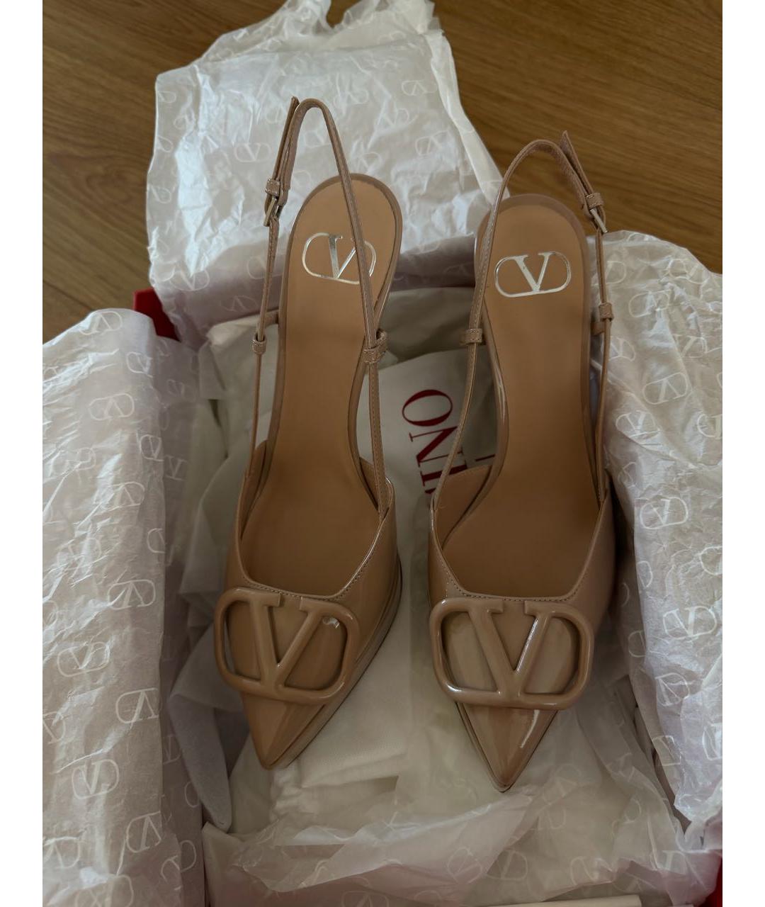 VALENTINO Бежевые туфли из лакированной кожи, фото 3