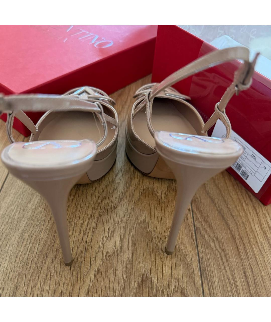 VALENTINO Бежевые туфли из лакированной кожи, фото 5