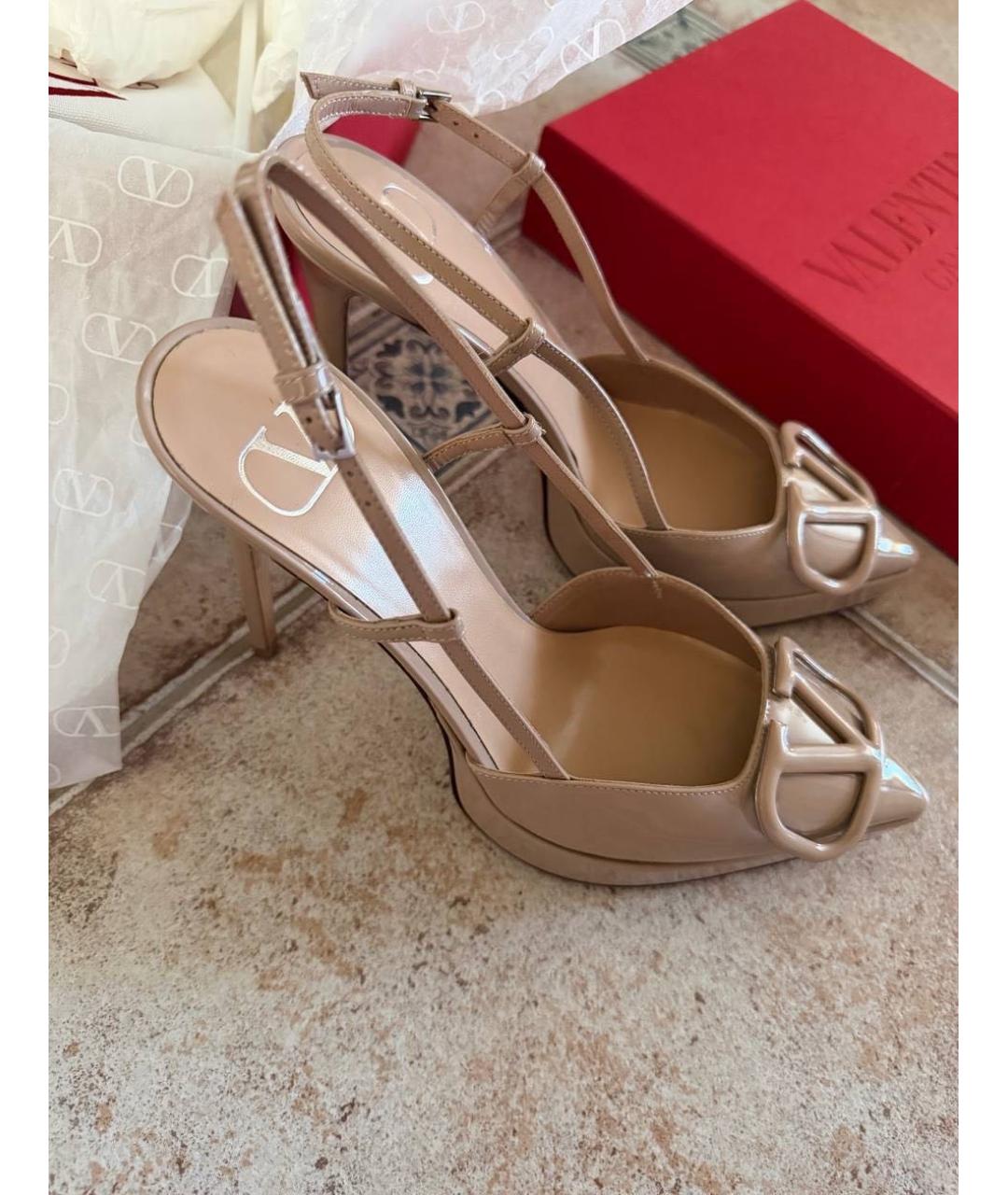 VALENTINO Бежевые туфли из лакированной кожи, фото 2