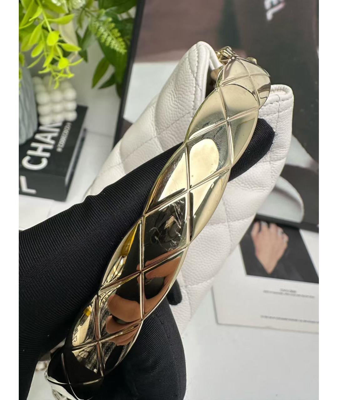 CHANEL Белая кожаная сумка с короткими ручками, фото 4