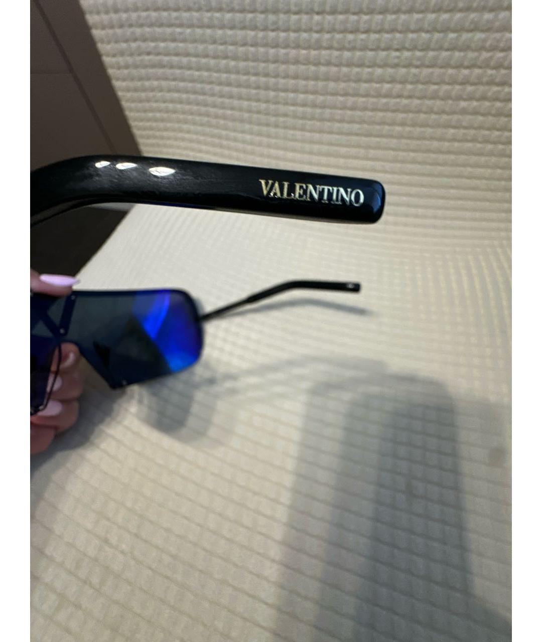 VALENTINO Черные пластиковые солнцезащитные очки, фото 3