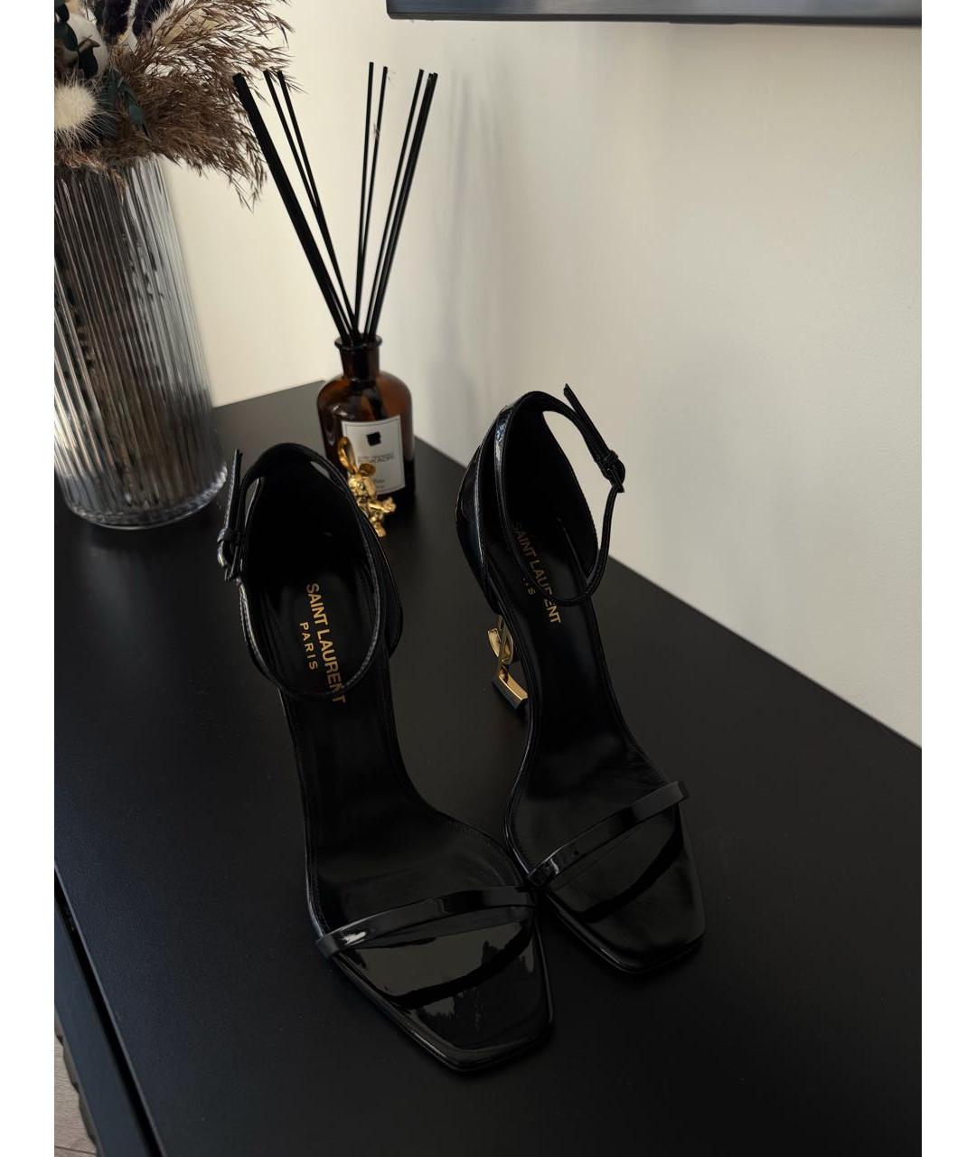 SAINT LAURENT Черные босоножки из лакированной кожи, фото 2