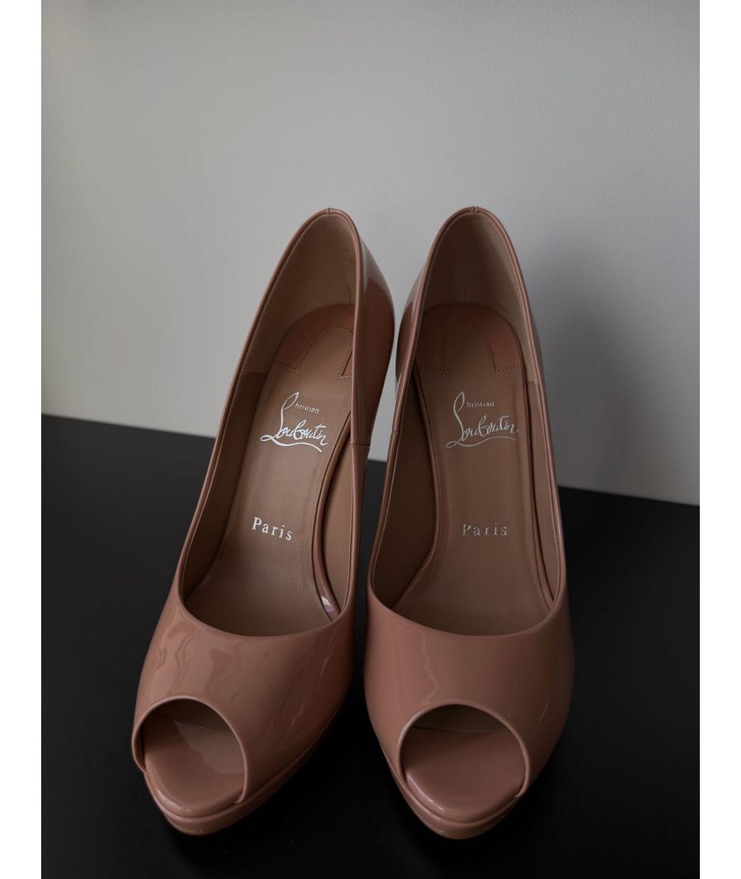 CHRISTIAN LOUBOUTIN Бежевые туфли из лакированной кожи, фото 2