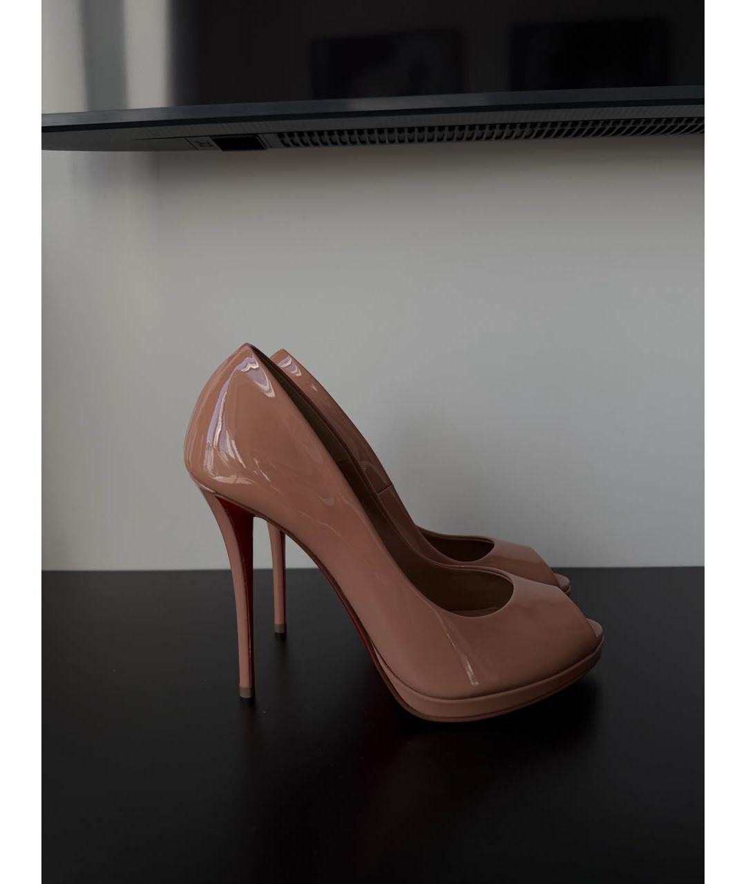 CHRISTIAN LOUBOUTIN Бежевые туфли из лакированной кожи, фото 5