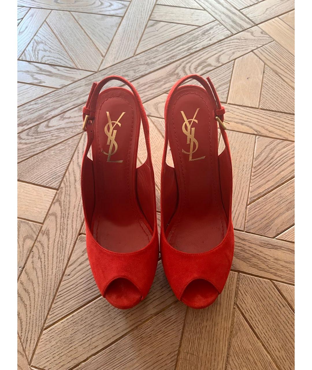 SAINT LAURENT Красные замшевые босоножки, фото 2