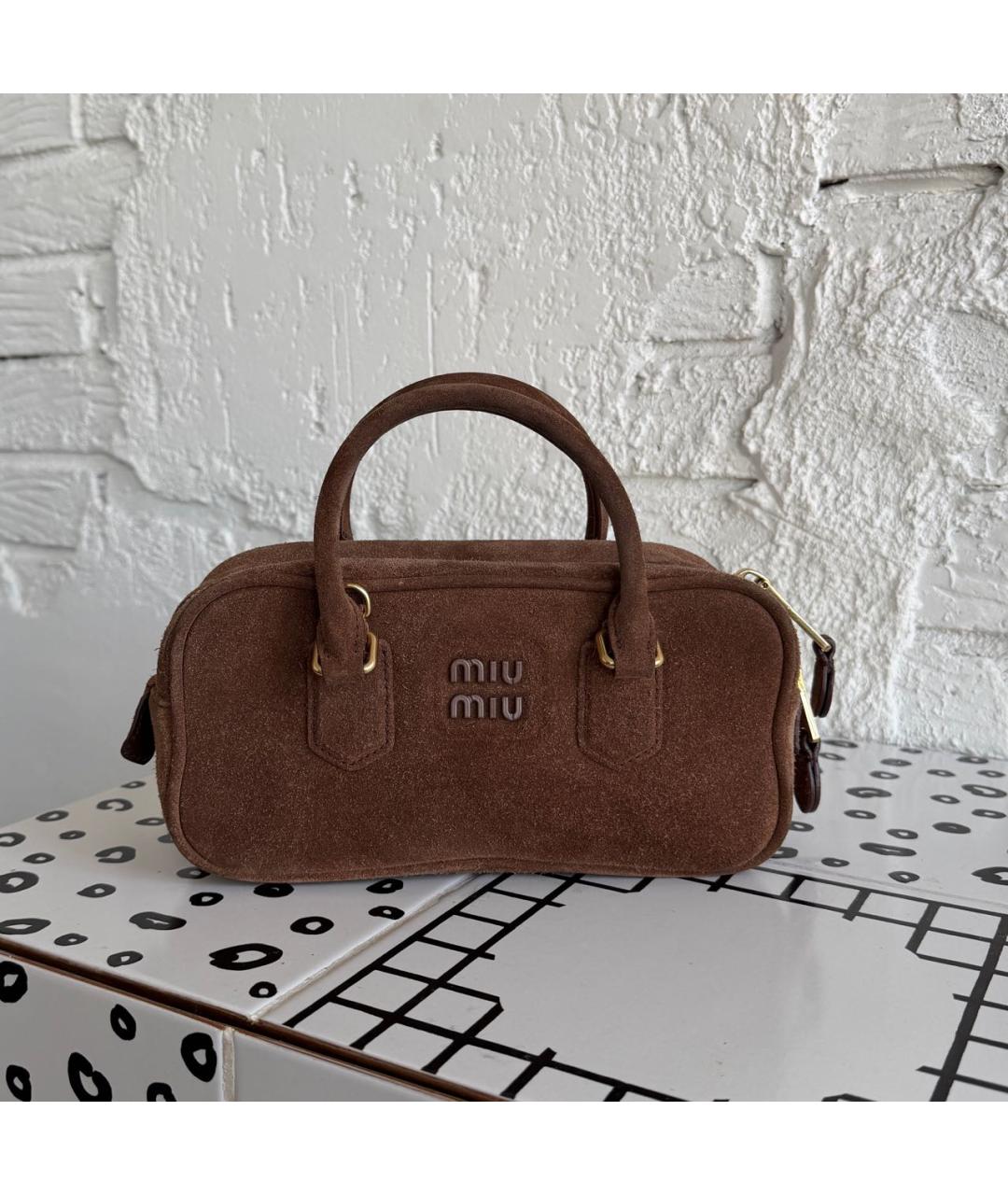 MIU MIU Коричневая замшевая сумка с короткими ручками, фото 5