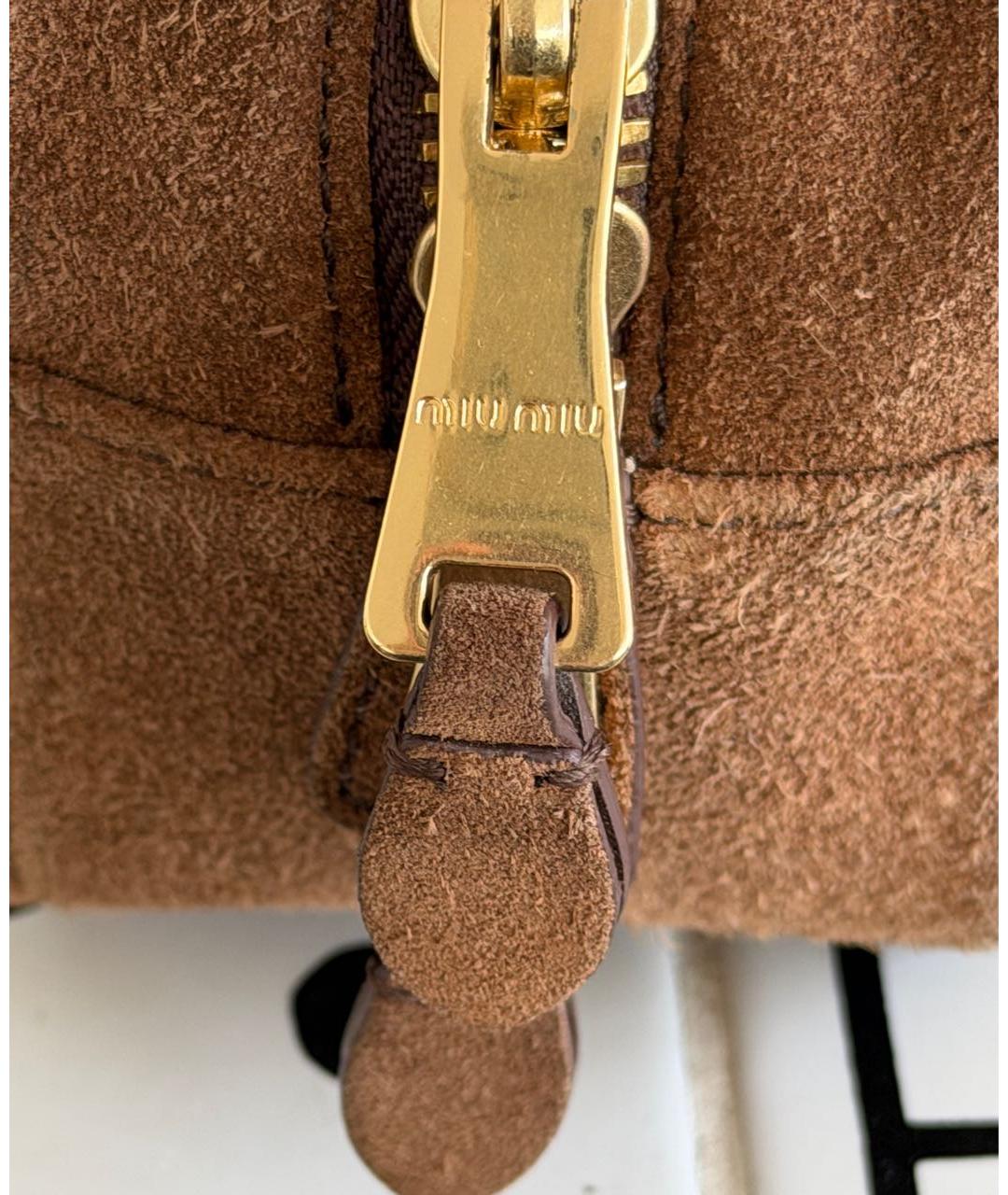 MIU MIU Коричневая замшевая сумка с короткими ручками, фото 4