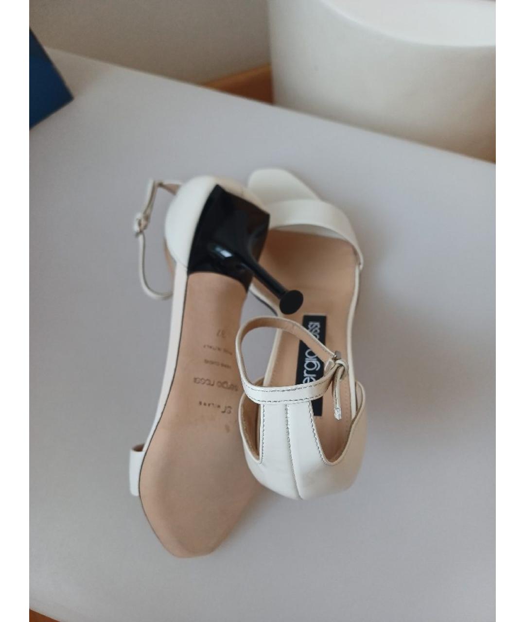 SERGIO ROSSI Белые босоножки из лакированной кожи, фото 9