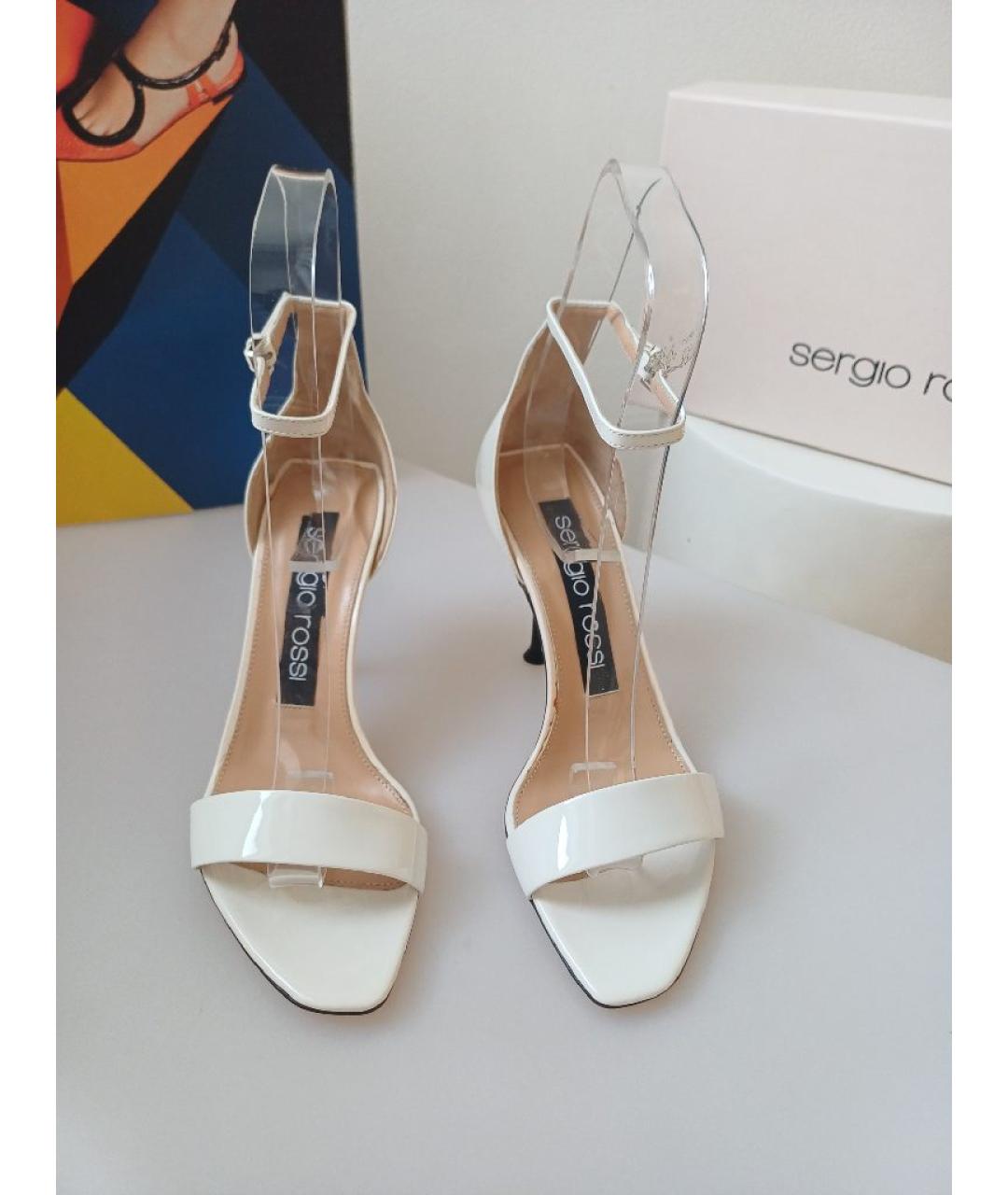 SERGIO ROSSI Белые босоножки из лакированной кожи, фото 7