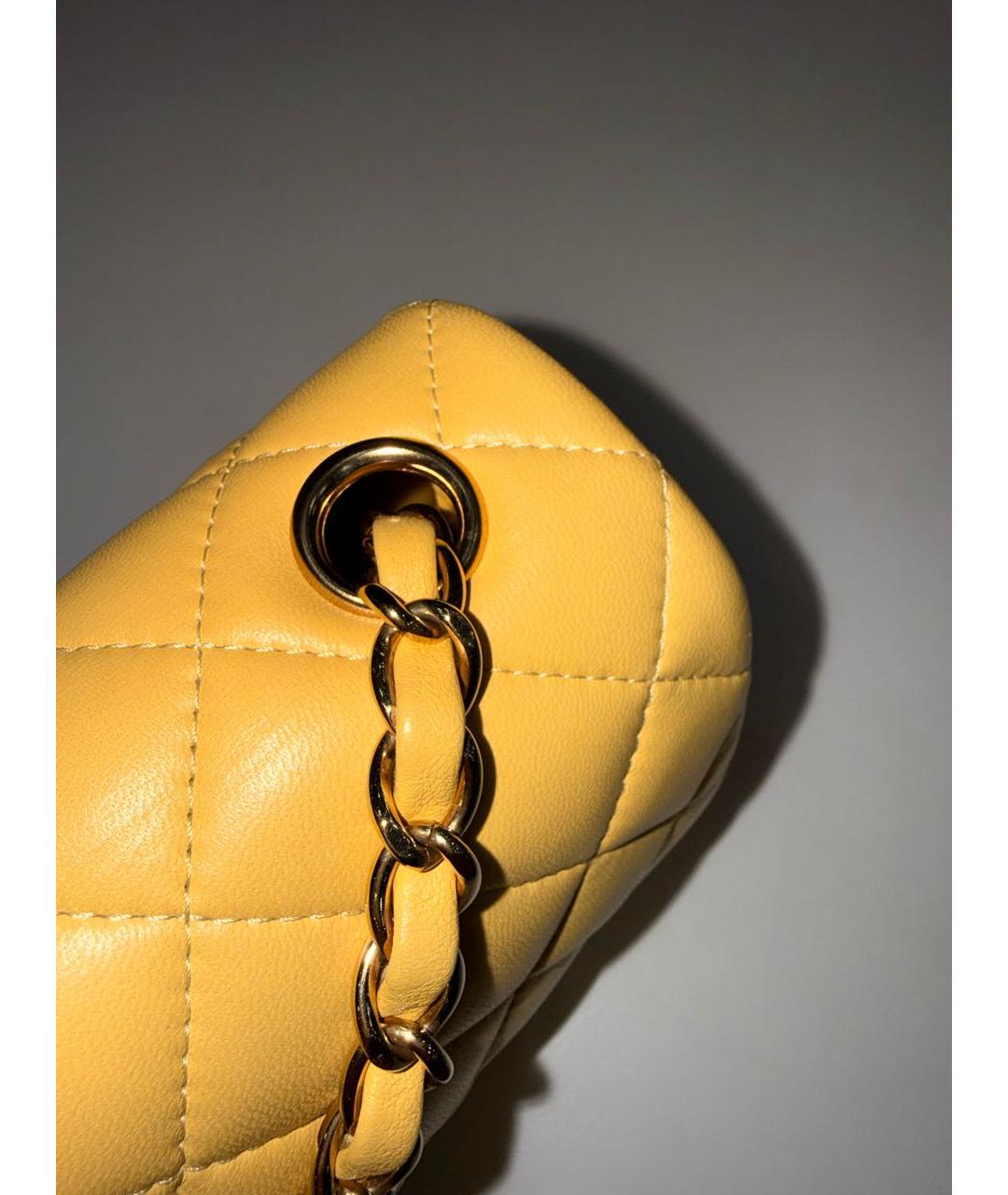 CHANEL Горчичная кожаная сумка через плечо, фото 7
