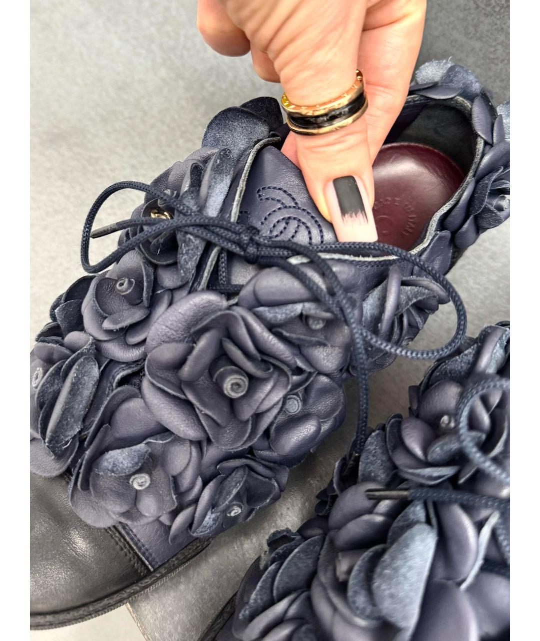 CHANEL Темно-синие кожаные кеды, фото 5