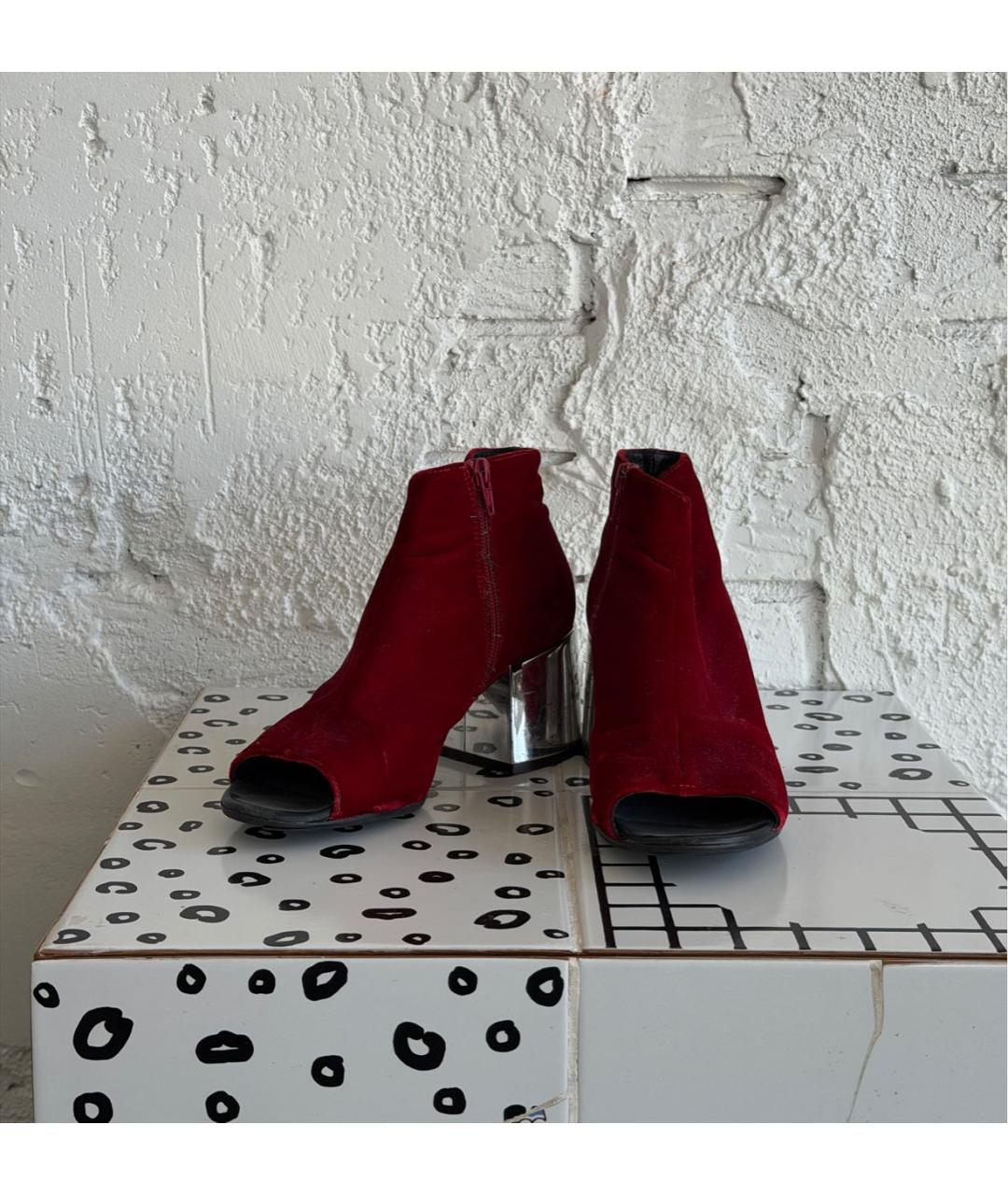 MM6 MAISON MARGIELA Красные бархатные ботильоны, фото 6