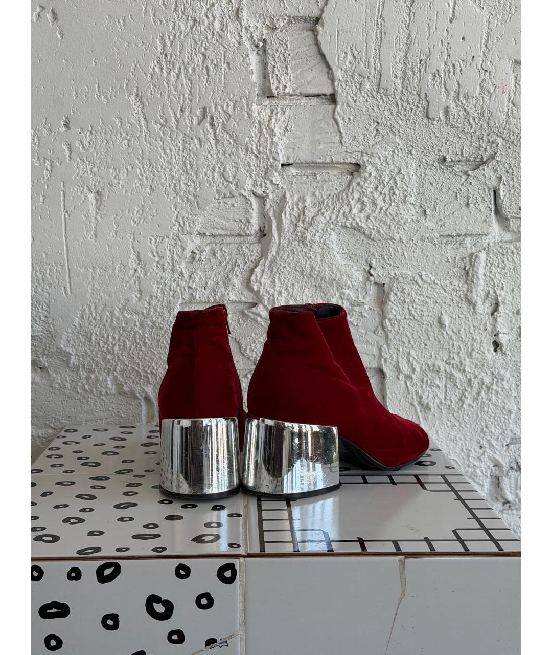 MM6 MAISON MARGIELA Красные бархатные ботильоны, фото 5