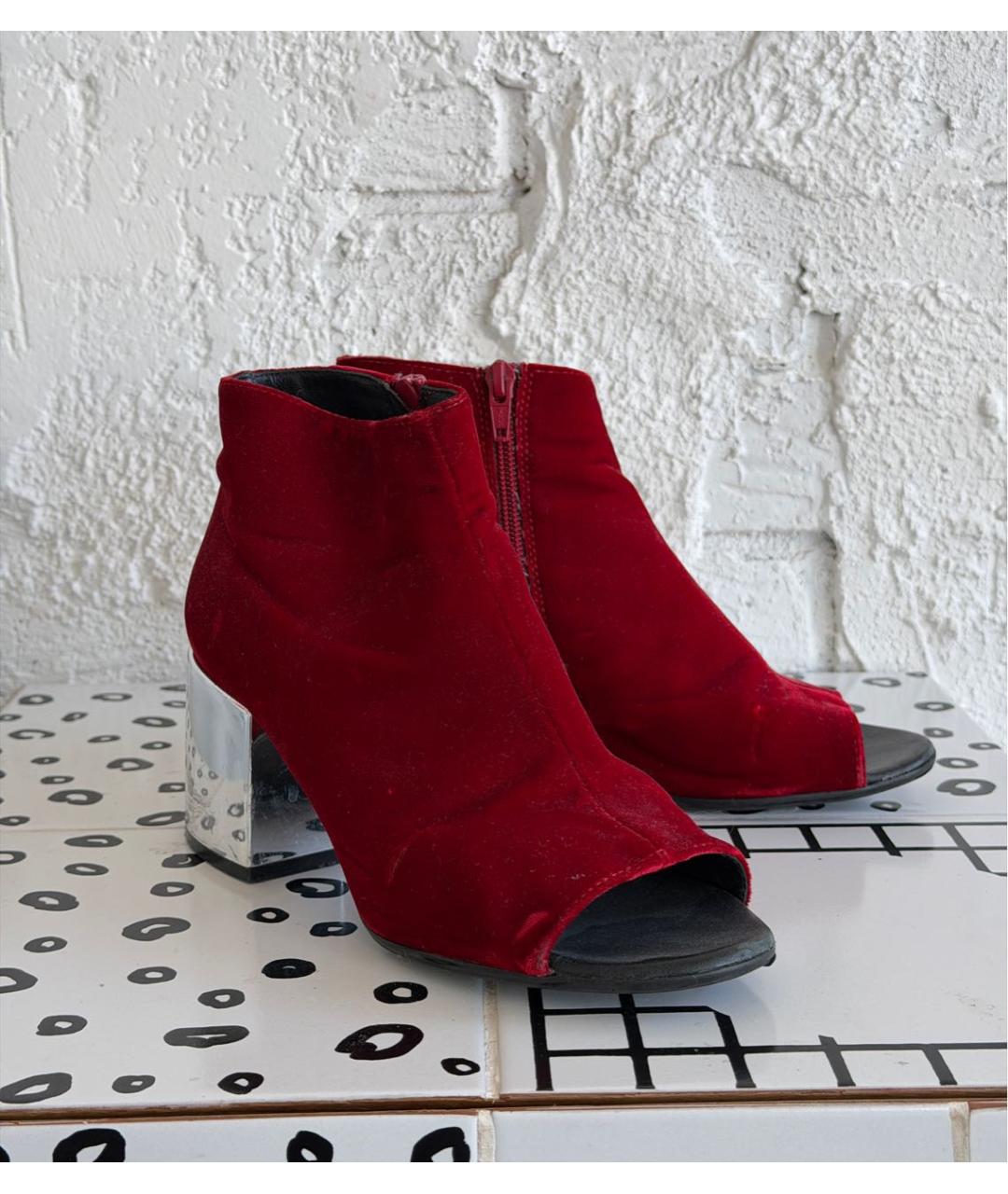 MM6 MAISON MARGIELA Красные бархатные ботильоны, фото 3