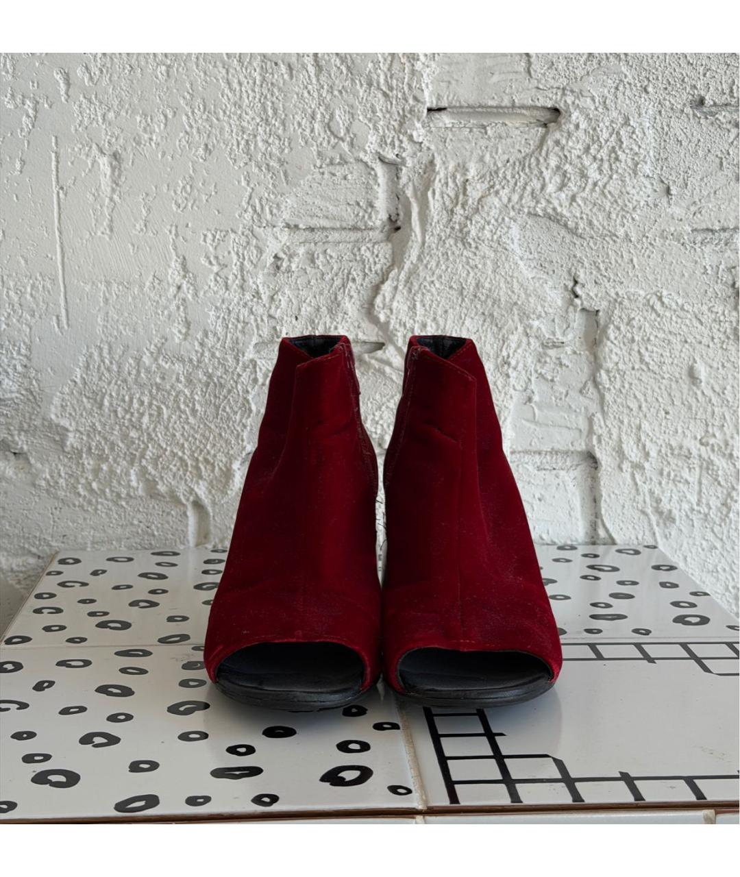 MM6 MAISON MARGIELA Красные бархатные ботильоны, фото 2
