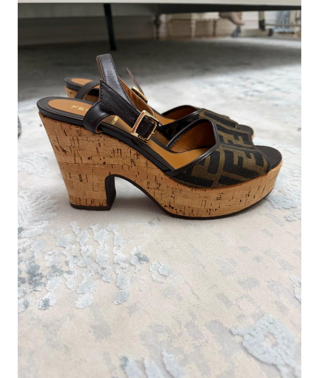 FENDI Коричневые текстильные босоножки, фото 4