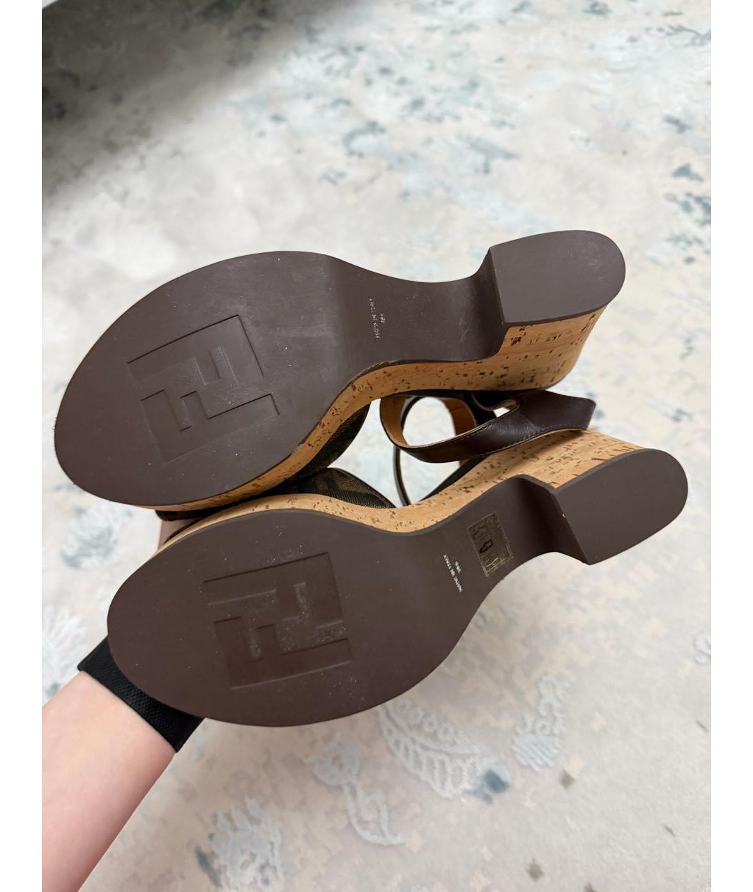 FENDI Коричневые текстильные босоножки, фото 3