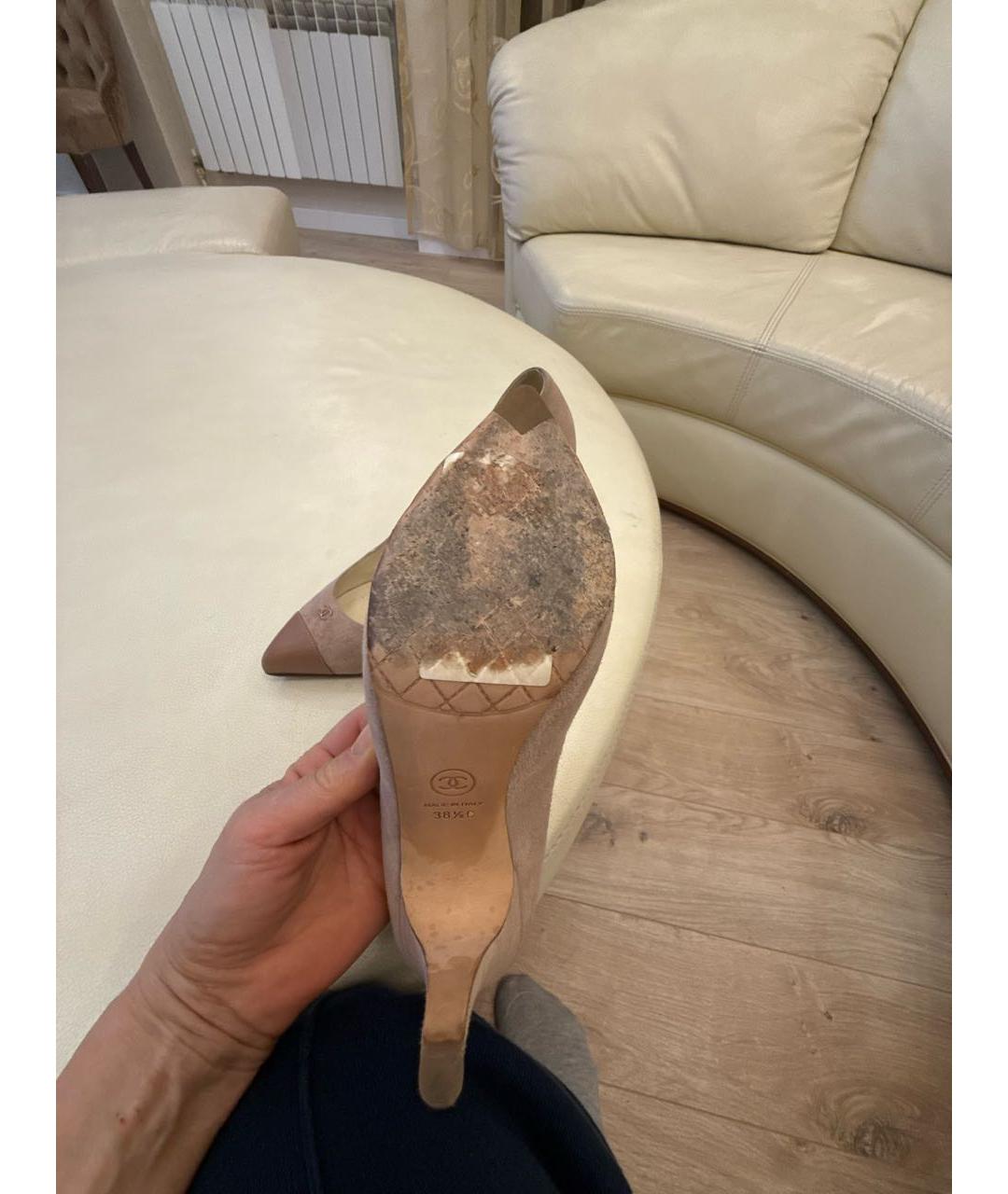 CHANEL Бежевые замшевые лодочки на низком каблуке, фото 5