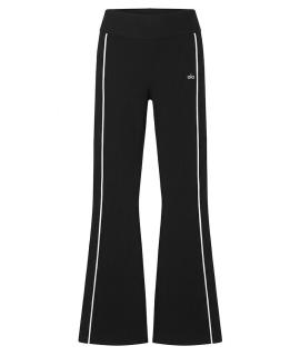 ALO YOGA Спортивные брюки и шорты