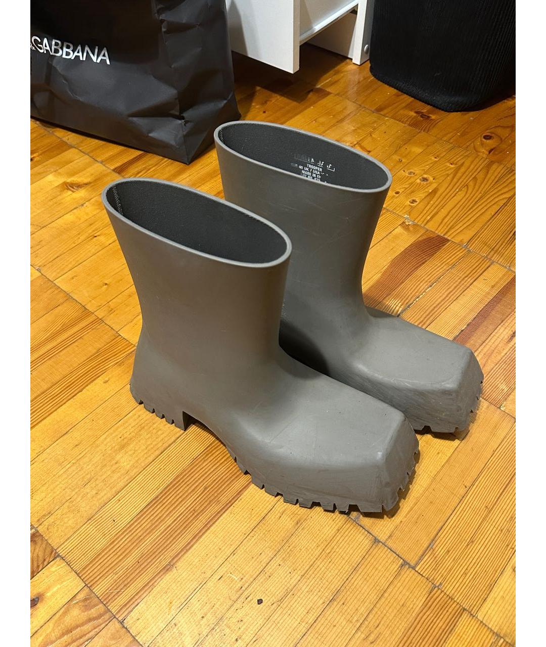 BALENCIAGA Серые резиновые высокие ботинки, фото 2