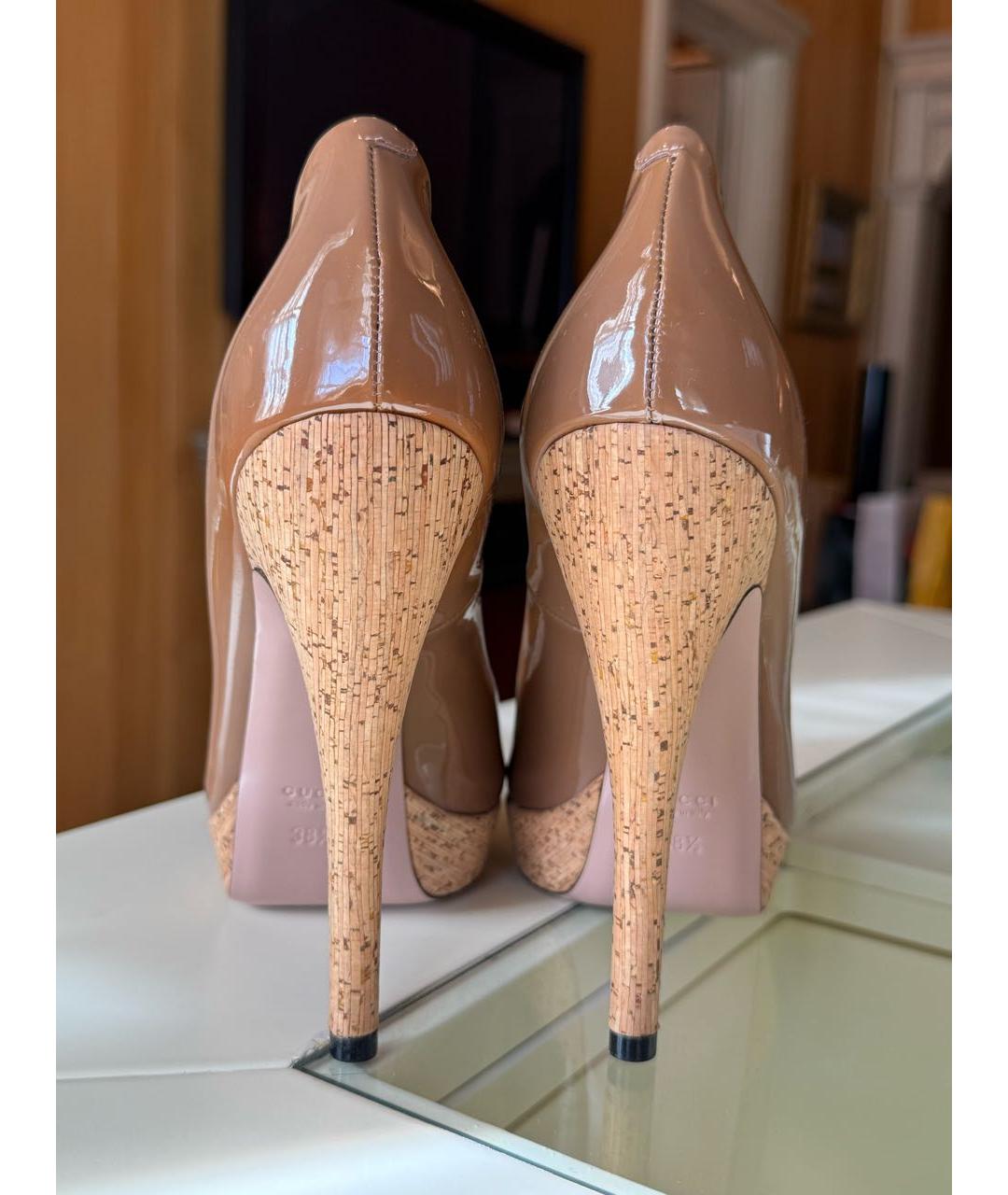 GUCCI Бежевые туфли из лакированной кожи, фото 5