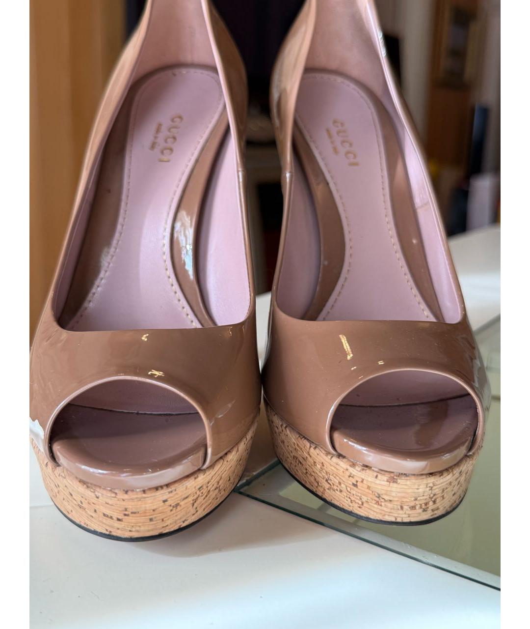 GUCCI Бежевые туфли из лакированной кожи, фото 8