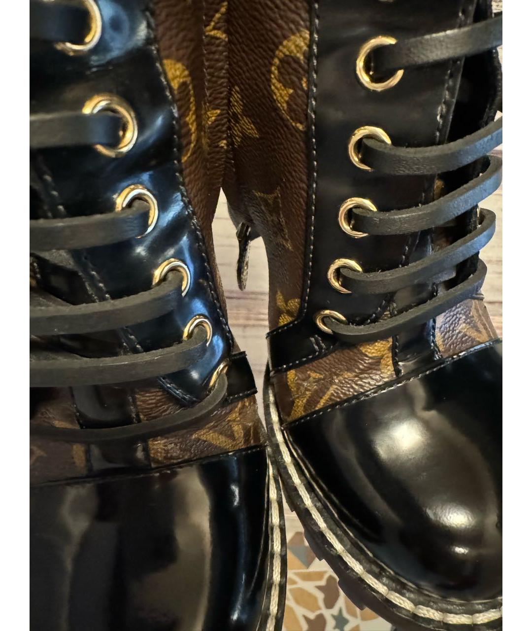 LOUIS VUITTON Коричневые ботильоны из лакированной кожи, фото 8