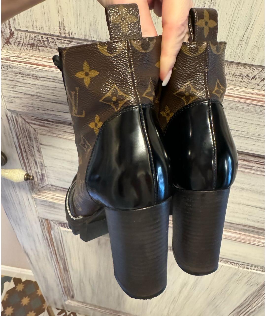 LOUIS VUITTON Коричневые ботильоны из лакированной кожи, фото 5