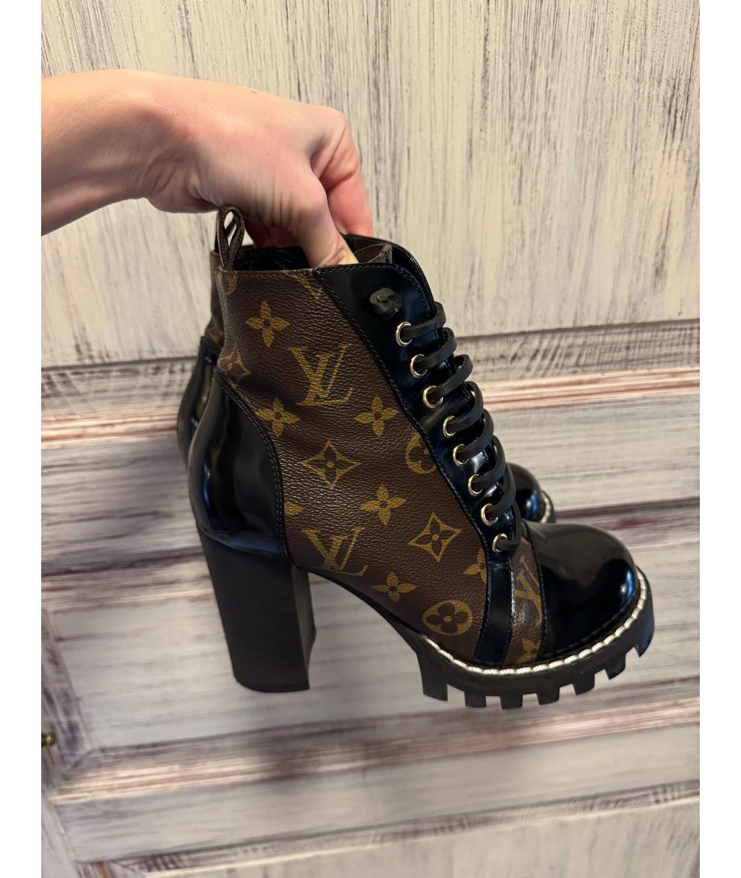 LOUIS VUITTON Коричневые ботильоны из лакированной кожи, фото 2