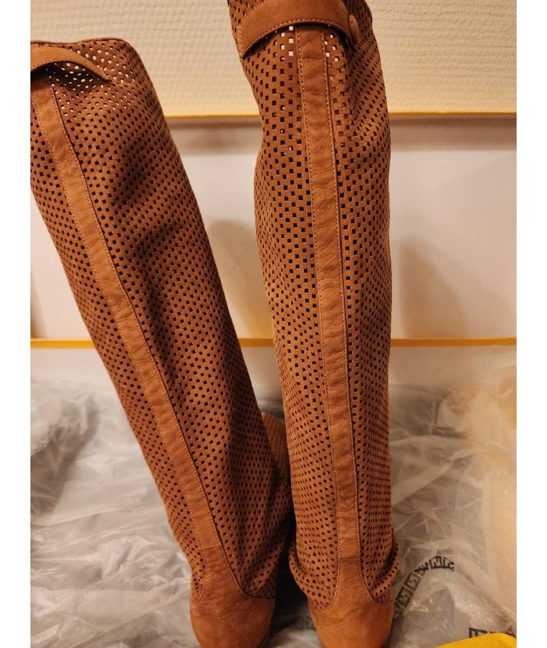 FENDI Коричневые замшевые сапоги, фото 2