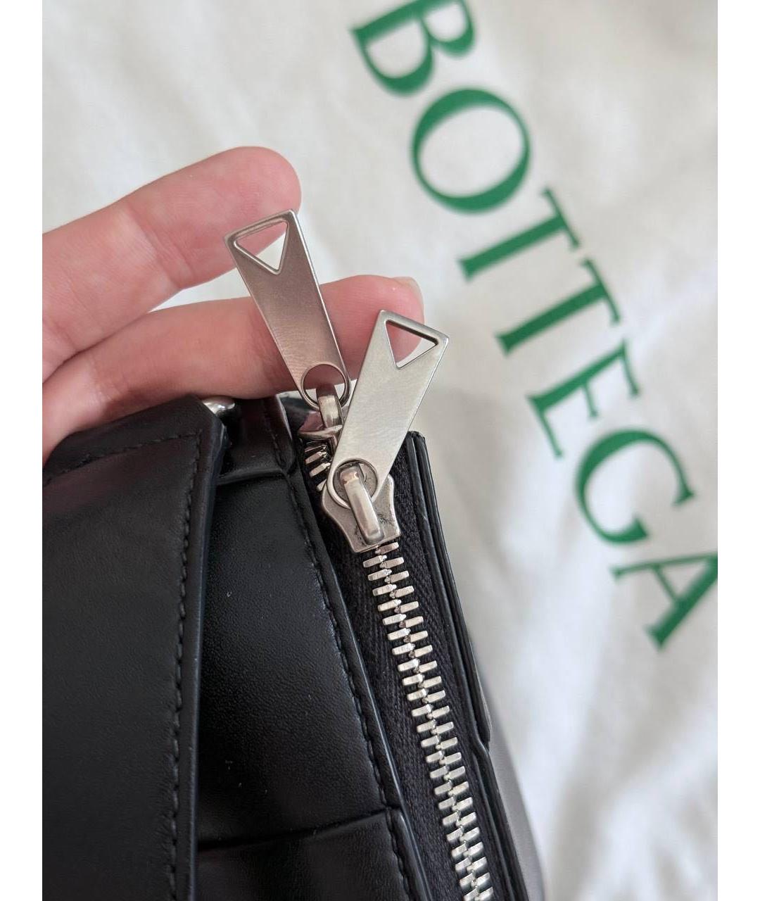 BOTTEGA VENETA Черная кожаная сумка на плечо, фото 5