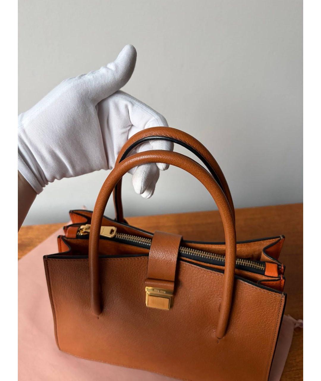 MIU MIU Коричневая кожаная сумка через плечо, фото 6